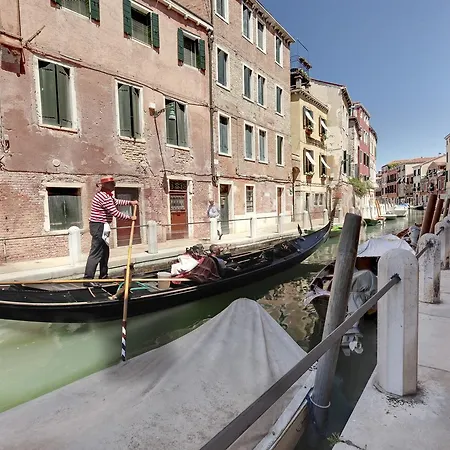 Casa Di Sara ベッド・アンド・ブレックファスト ヴェネツィア